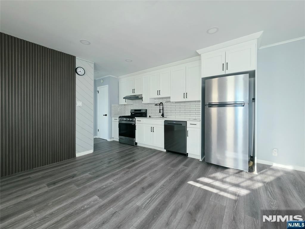 749 Broad - Photo 1