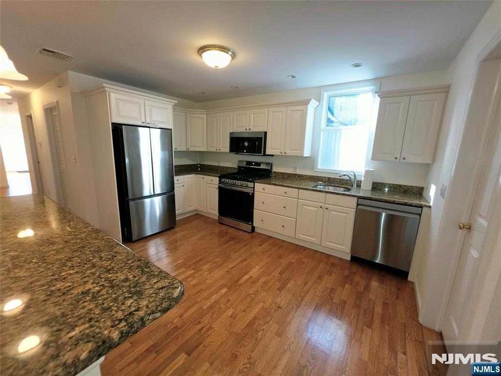 817 Elm - Photo 1