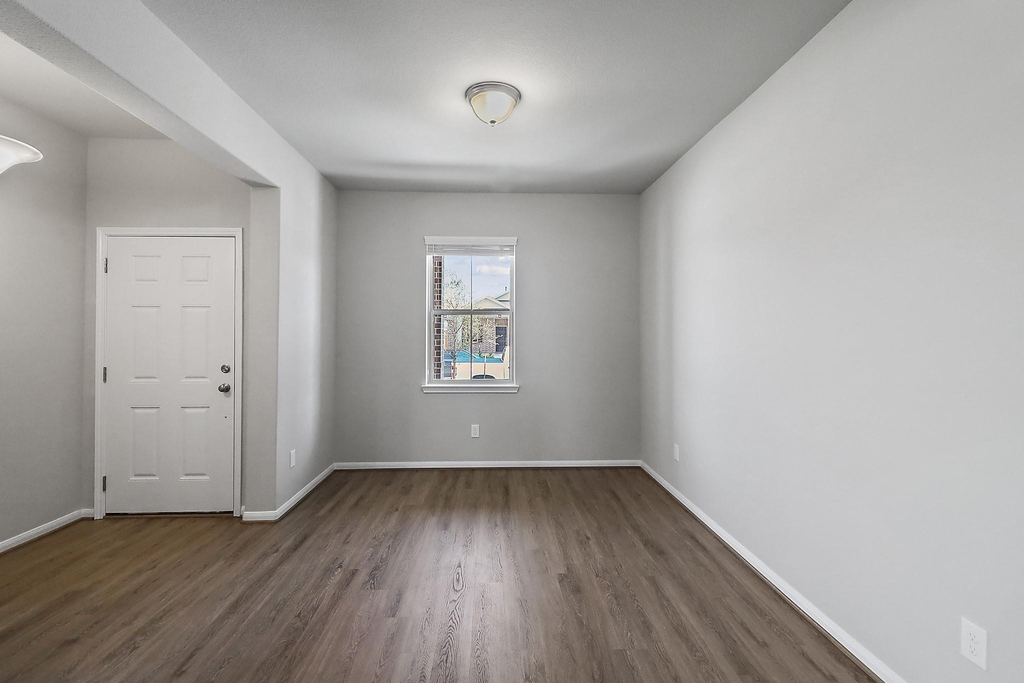 8431 Moonlight Bay Circle - Photo 3