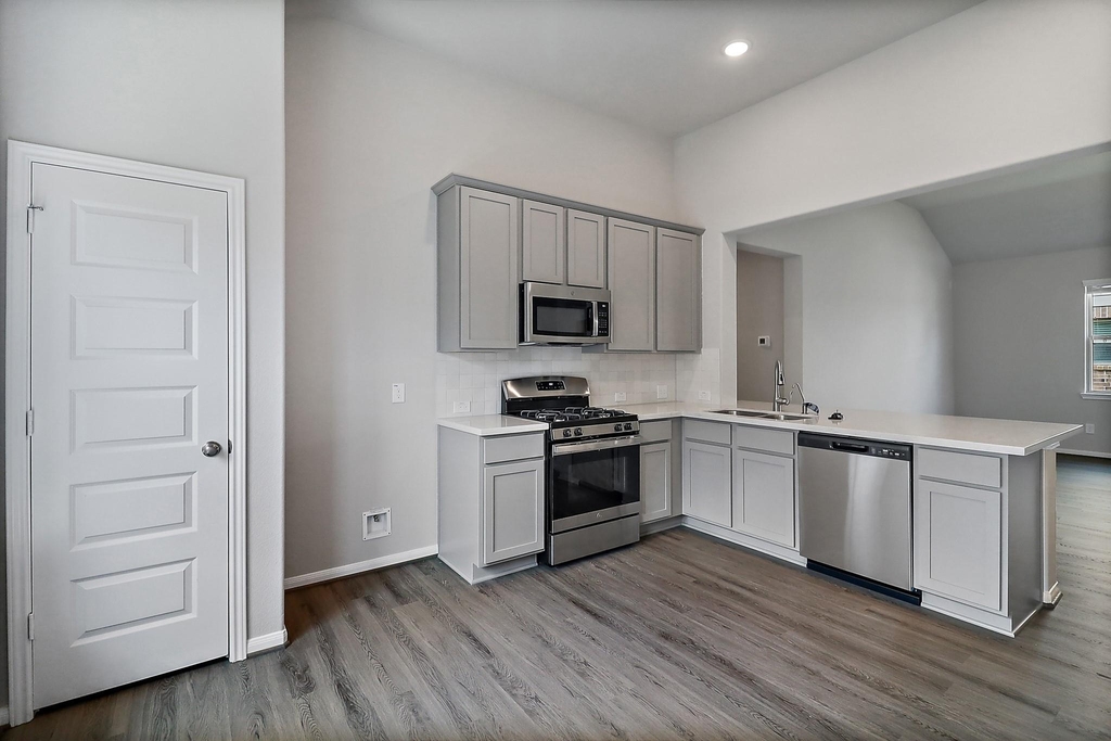 8431 Moonlight Bay Circle - Photo 9