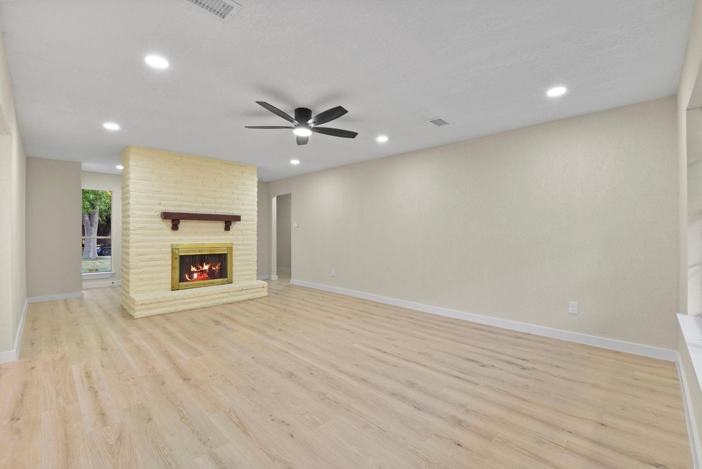 2322 Aprilmont Drive - Photo 7