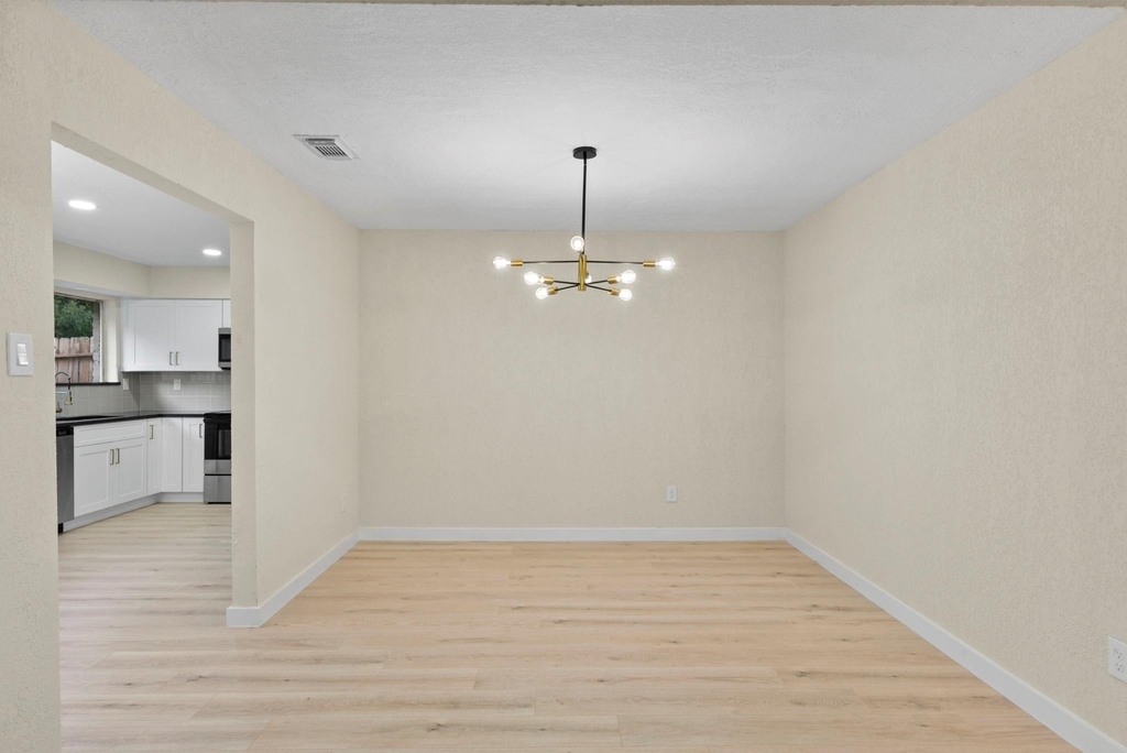 2322 Aprilmont Drive - Photo 10