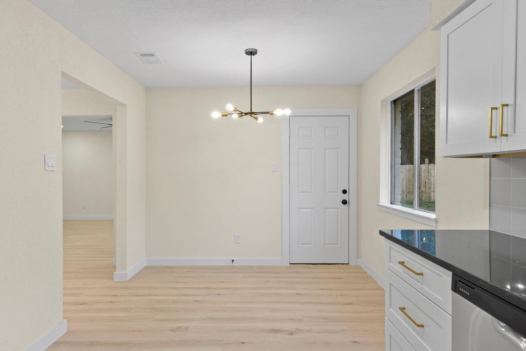 2322 Aprilmont Drive - Photo 13
