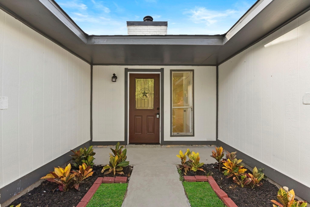 2322 Aprilmont Drive - Photo 32