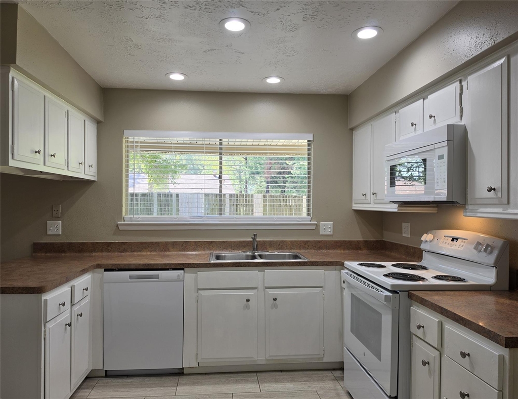 4302 Sloangate Drive - Photo 6