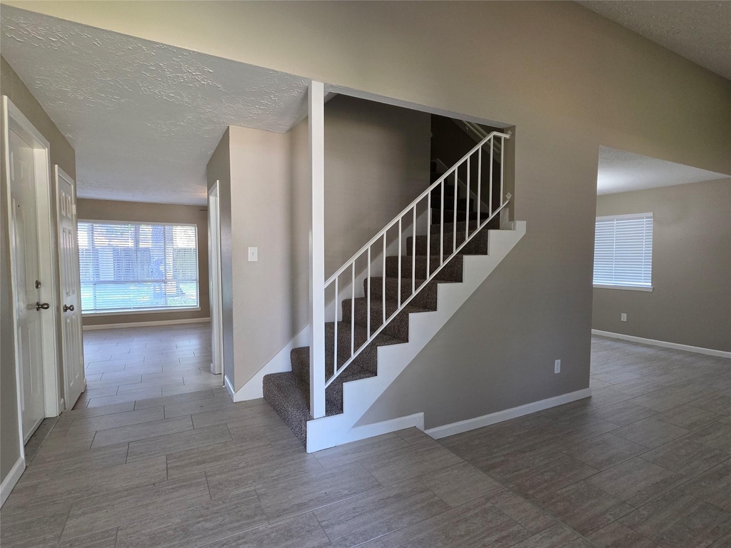 4302 Sloangate Drive - Photo 2