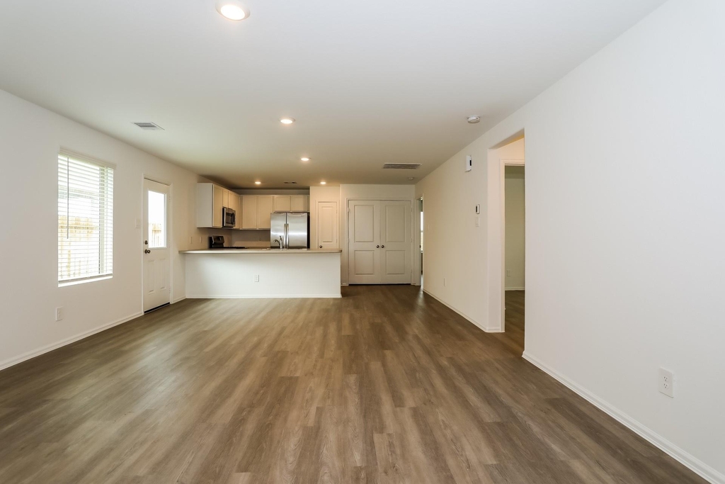 423 Jewett Meadow Drive - Photo 3