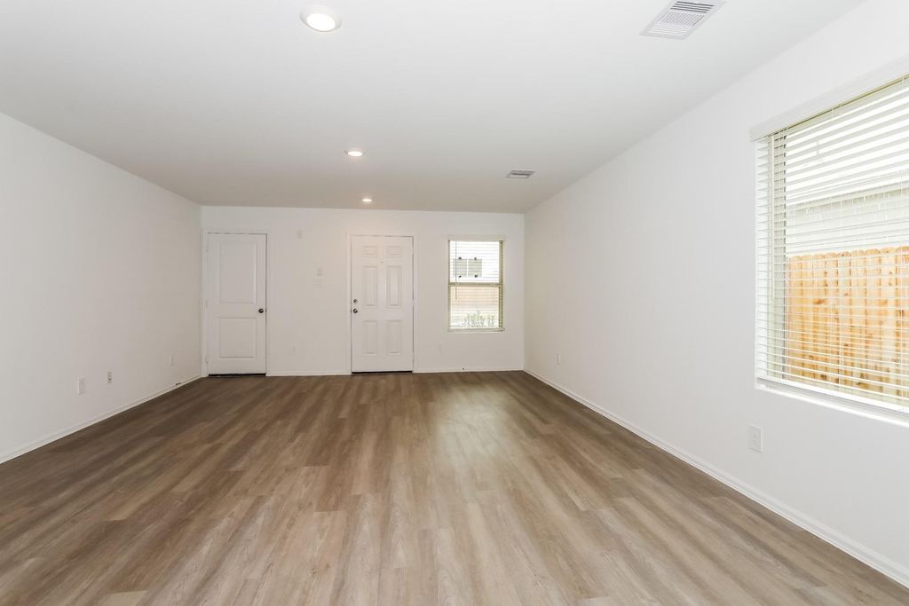 423 Jewett Meadow Drive - Photo 1