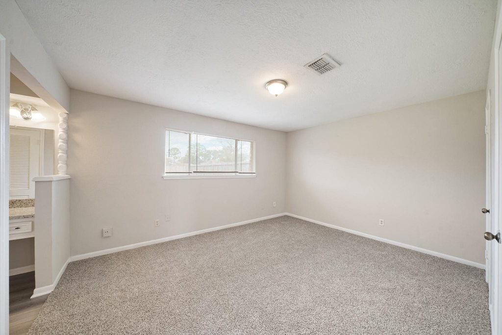 2402 Hilton Head Drive - Photo 4