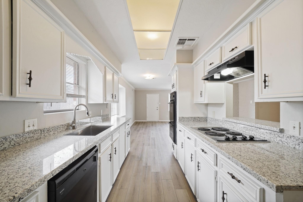2402 Hilton Head Drive - Photo 5