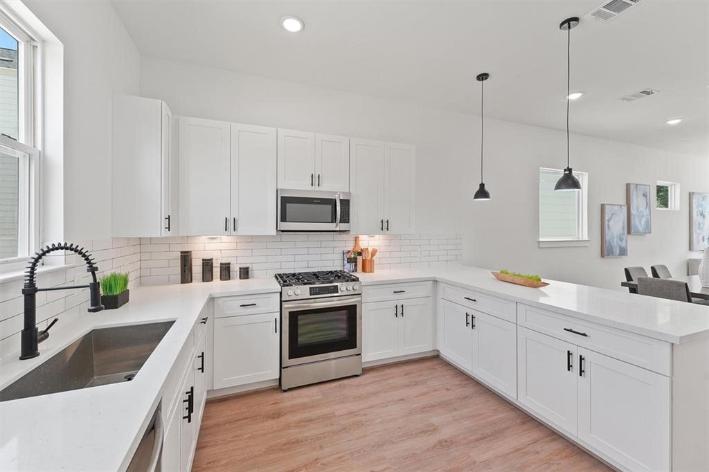 1207 Cavalcade Street - Photo 10