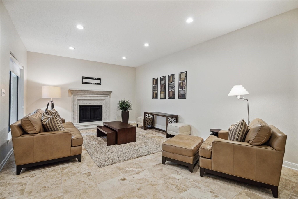 2425 Potomac Drive - Photo 2