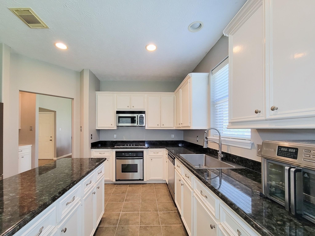 3504 Oak Landing - Photo 17