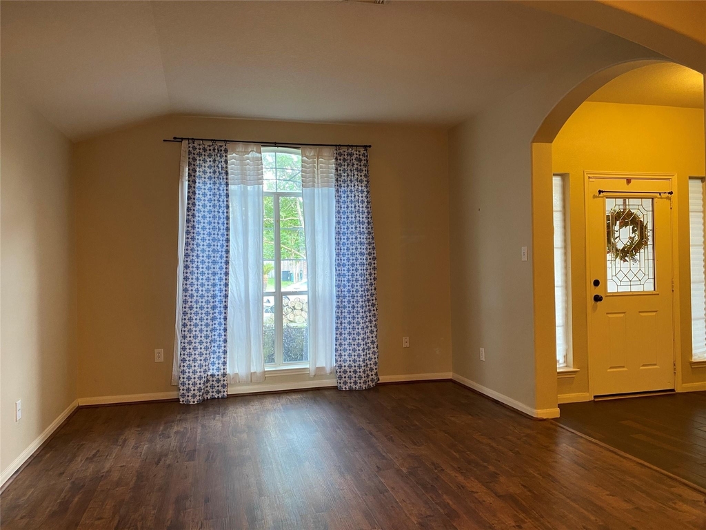 1202 Hemple Drive - Photo 2