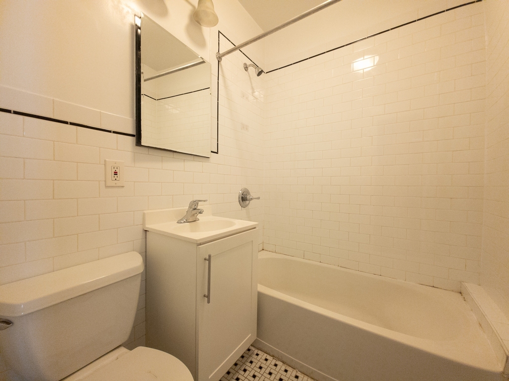 East 89th Street - Photo 5