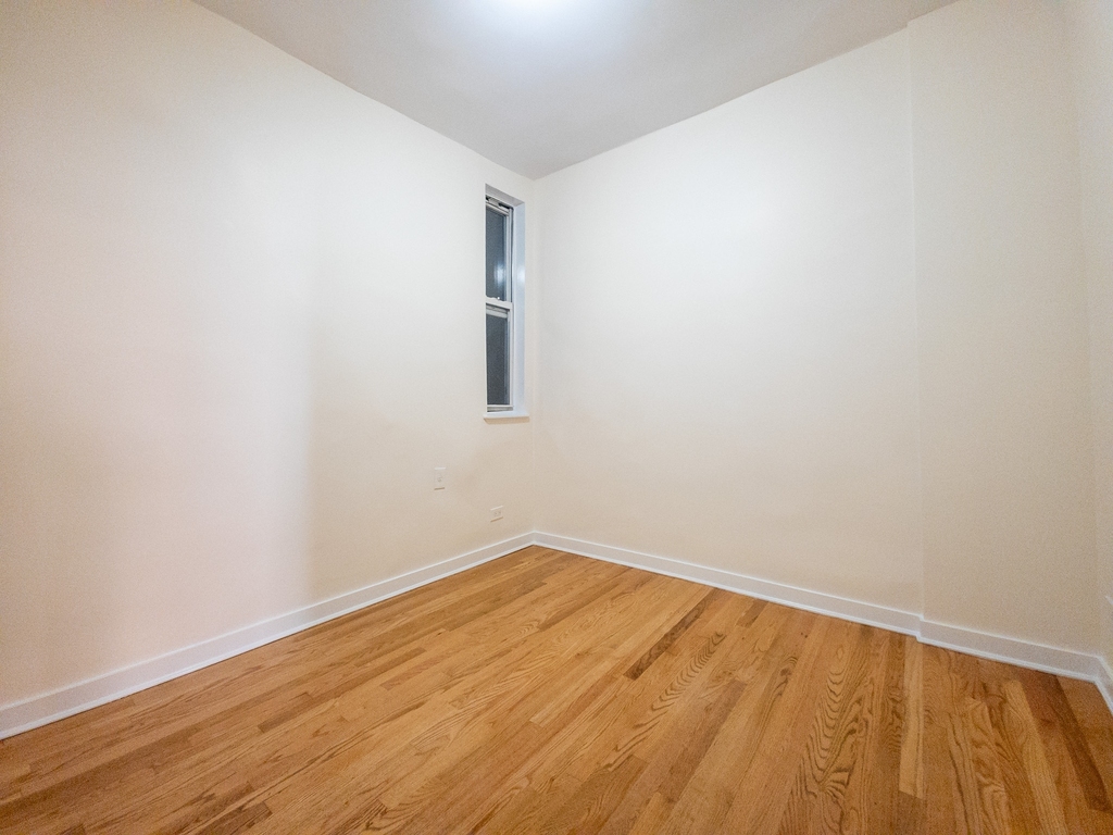 East 89th Street - Photo 4