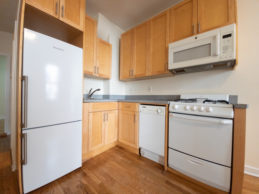 East 89th Street - Photo 2