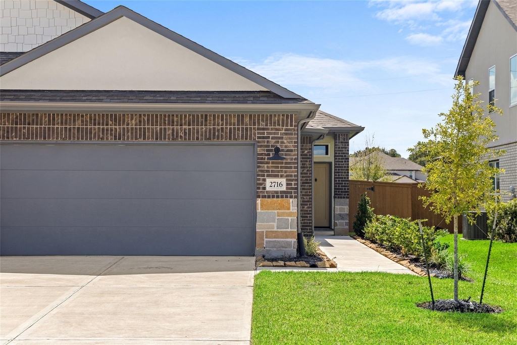 2711 Solbrook Lane - Photo 0