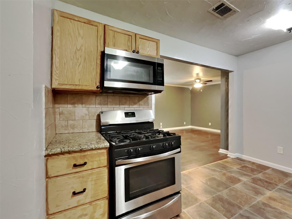 305 Sherbrooke Court - Photo 5