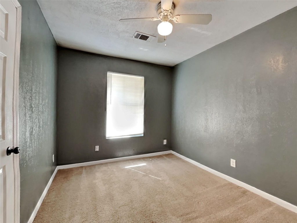 305 Sherbrooke Court - Photo 8