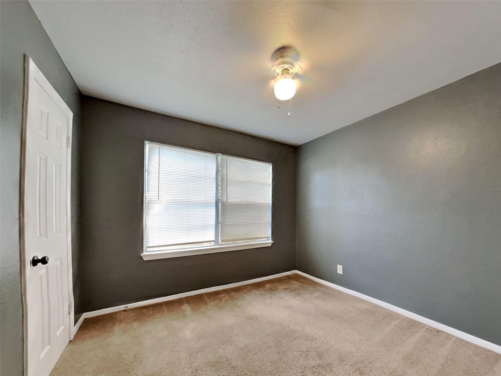 305 Sherbrooke Court - Photo 10