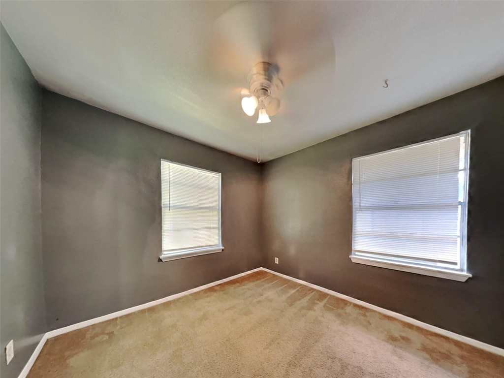 305 Sherbrooke Court - Photo 11