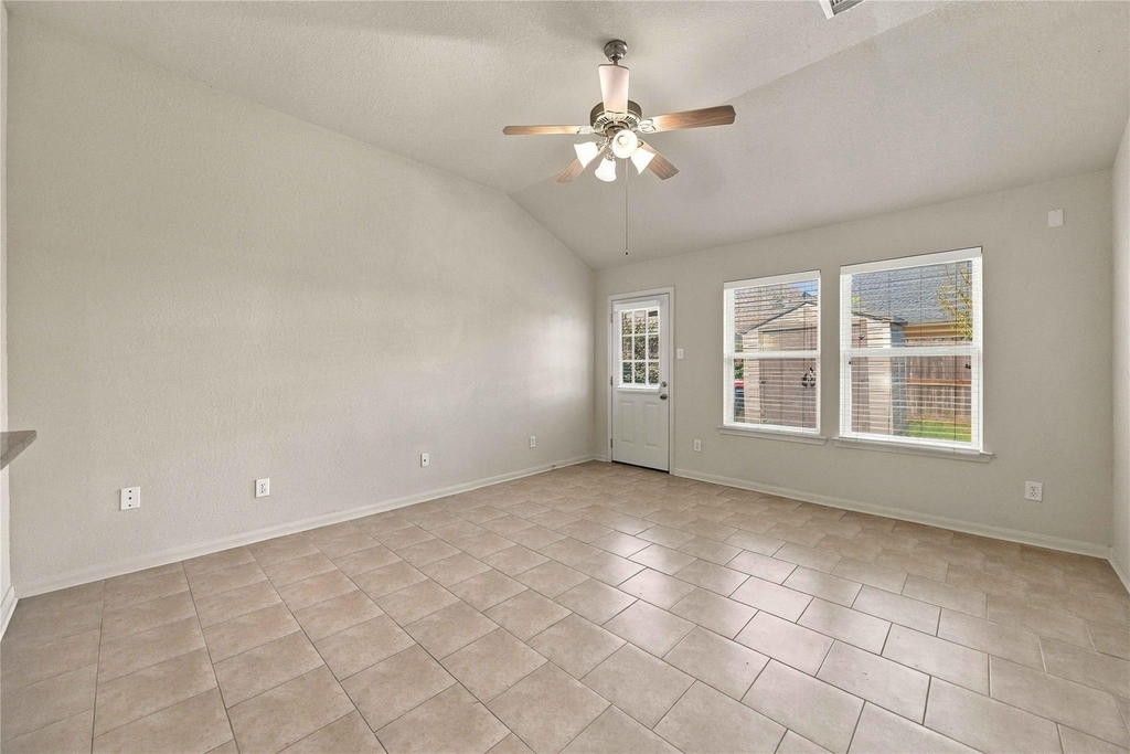 18114 Surrey Lake Lane - Photo 9