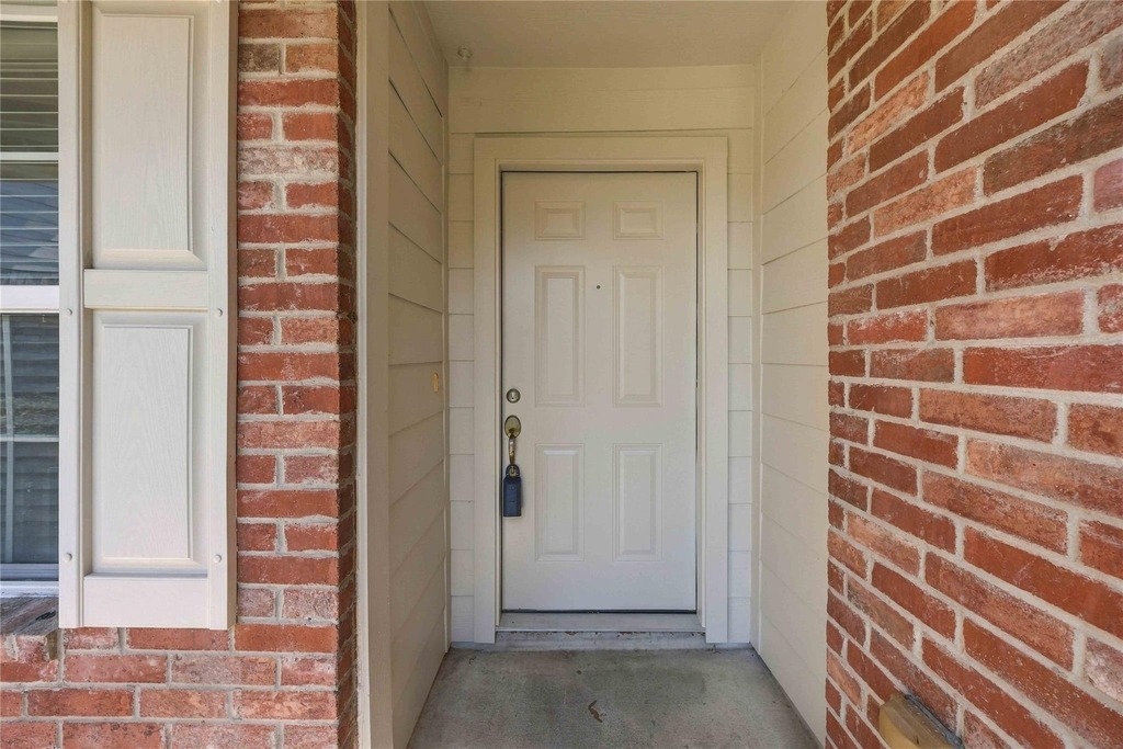 18114 Surrey Lake Lane - Photo 2