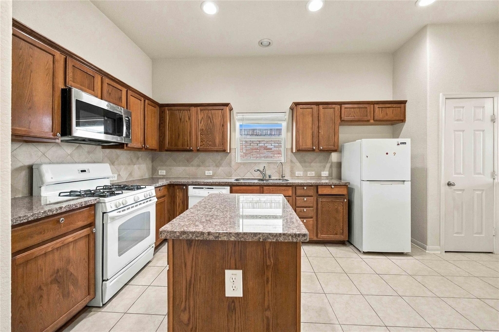18114 Surrey Lake Lane - Photo 6