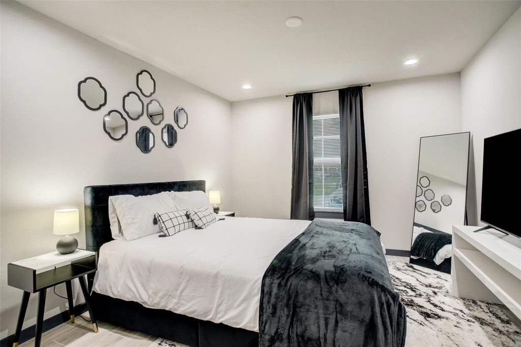 3448 Elgin Street - Photo 3