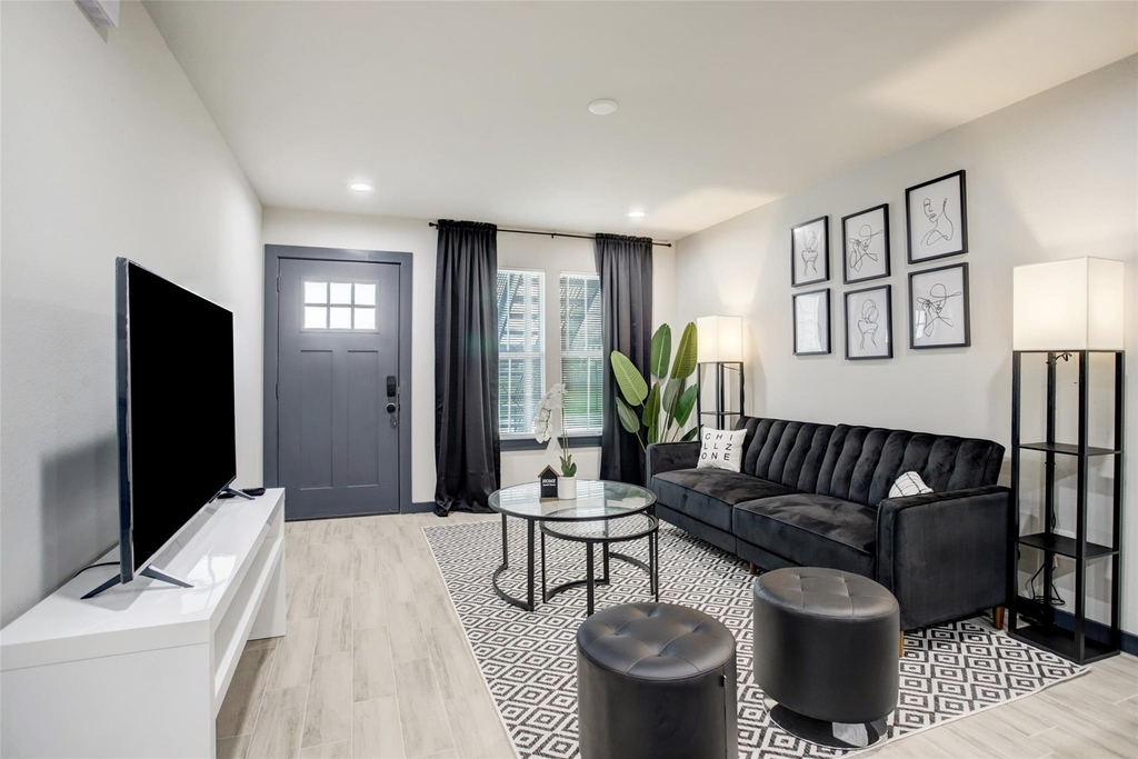 3448 Elgin Street - Photo 5