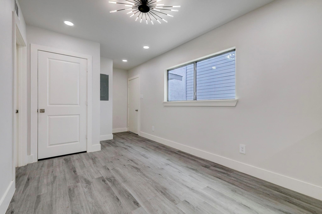 2403 Cleburne Street - Photo 4