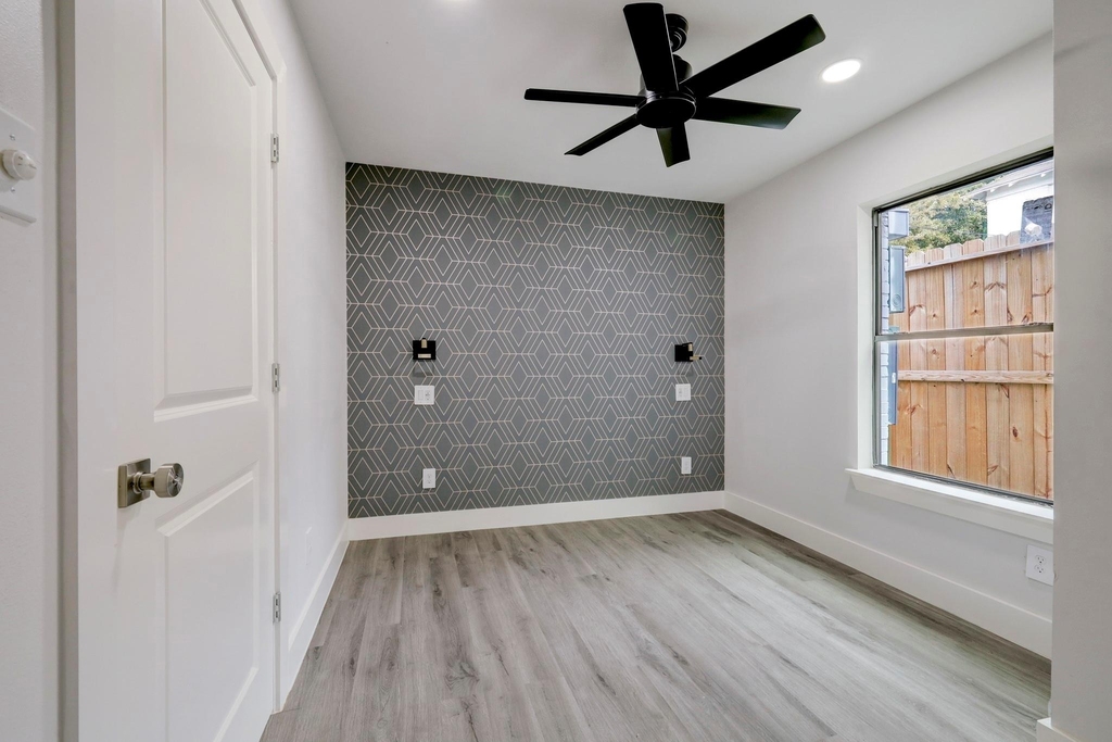 2403 Cleburne Street - Photo 16