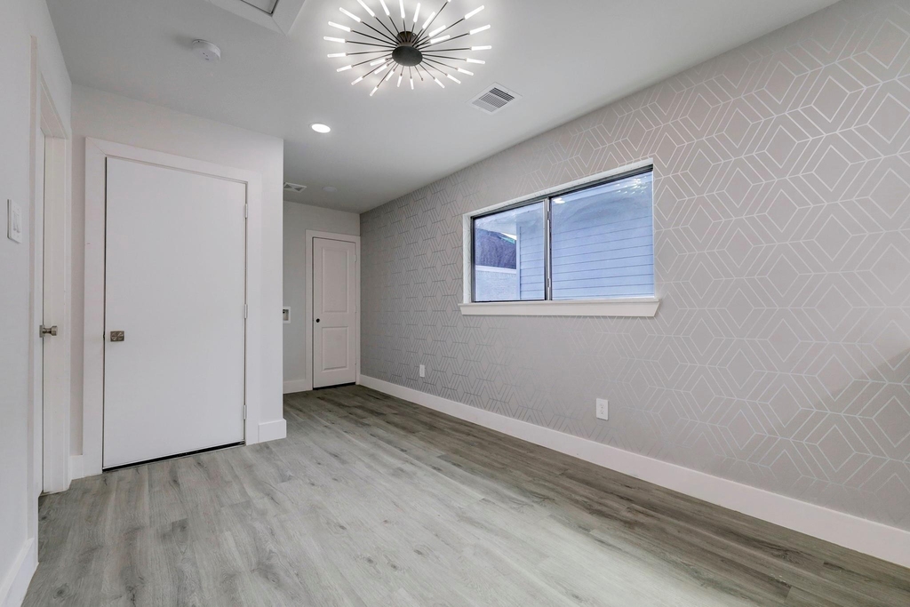 2403 Cleburne Street - Photo 18