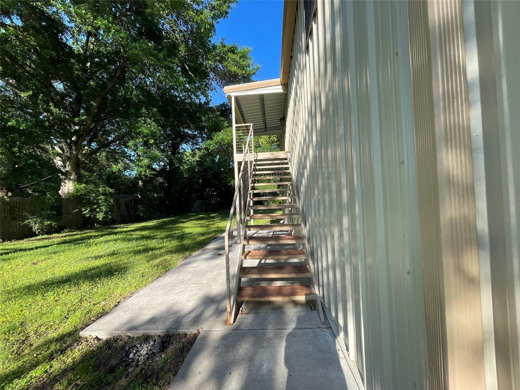 3406 E Bayou Drive E - Photo 3