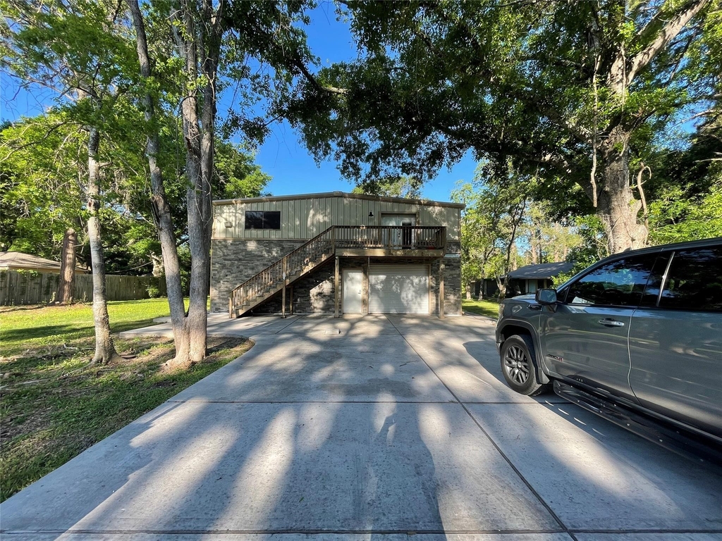 3406 E Bayou Drive E - Photo 1