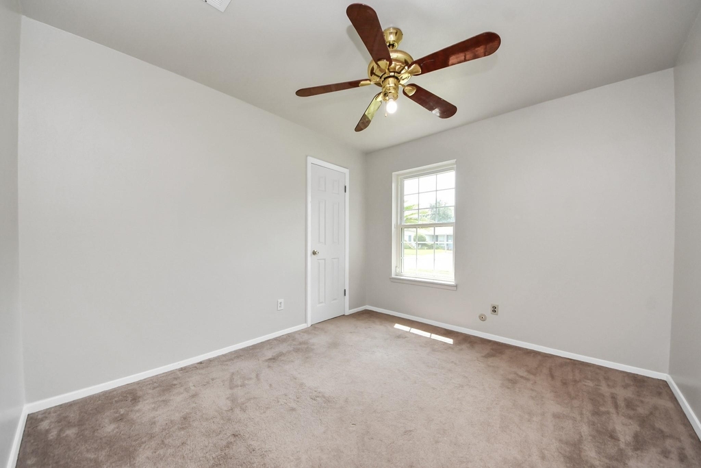 1110 E Brown Lane - Photo 31