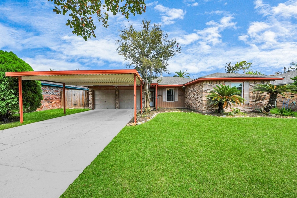 1110 E Brown Lane - Photo 0