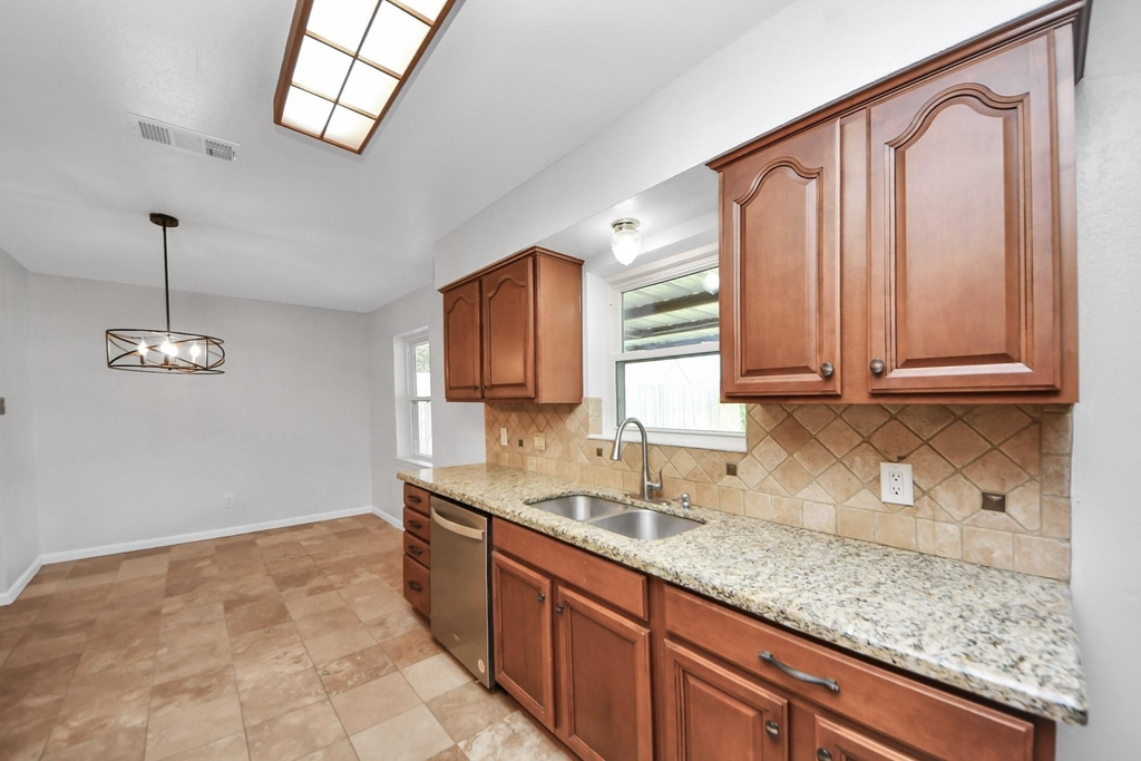 1110 E Brown Lane - Photo 23