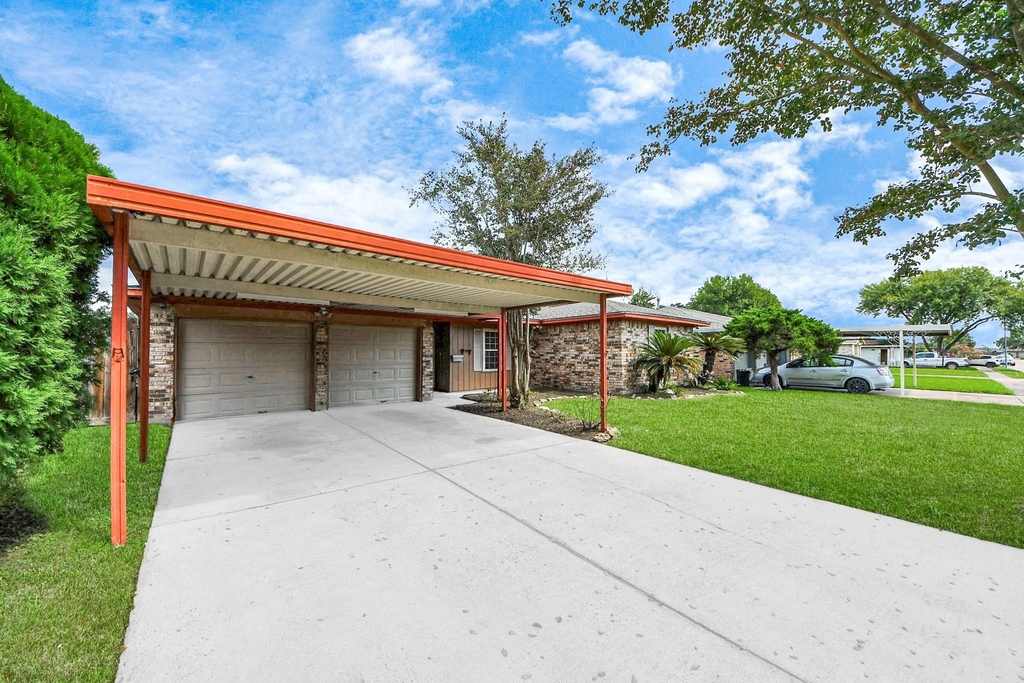 1110 E Brown Lane - Photo 1