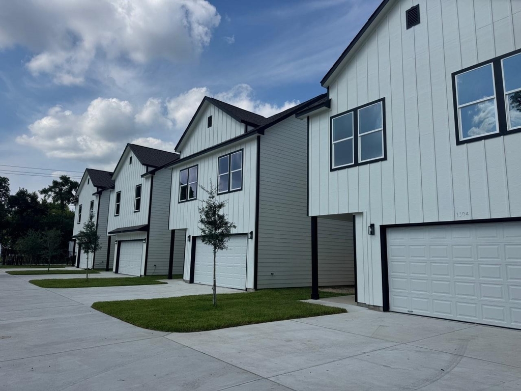 1304 Duff Lane - Photo 1