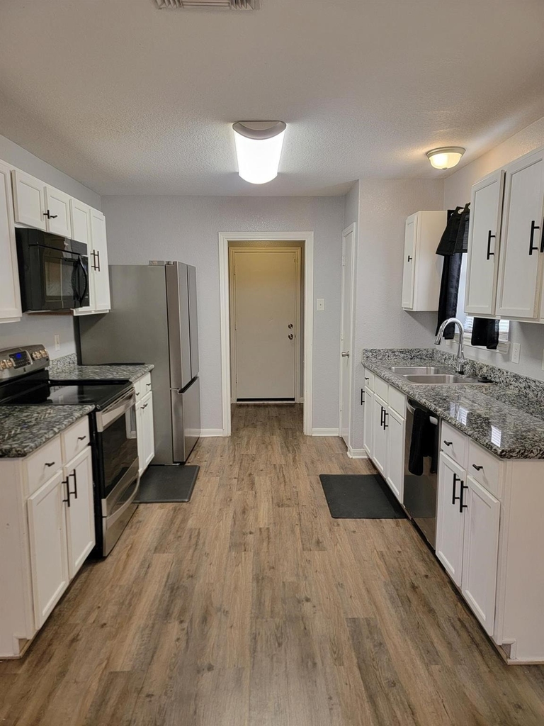 2602 27th Avenue N - Photo 4