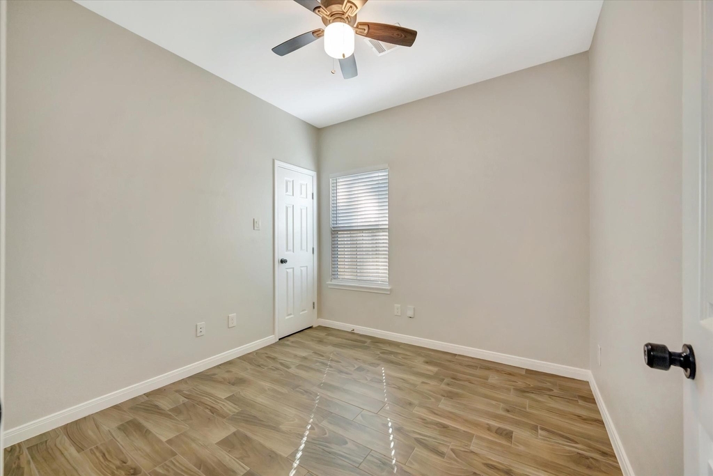 904 W Sealy - Photo 9