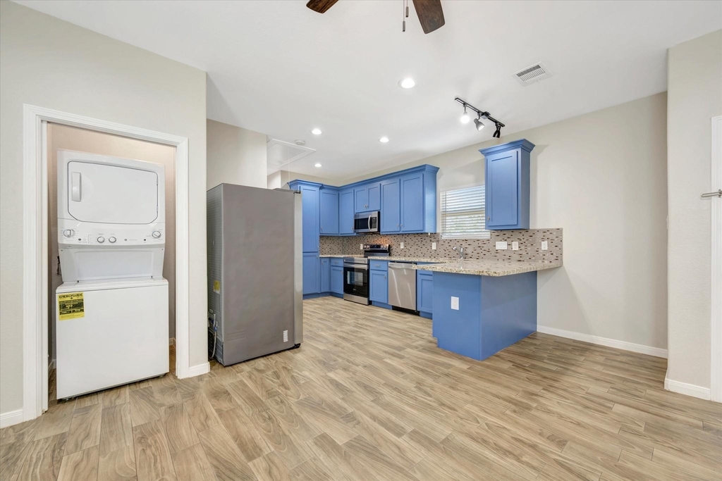904 W Sealy - Photo 4