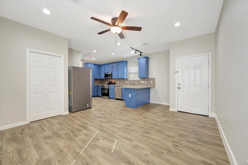 904 W Sealy - Photo 3
