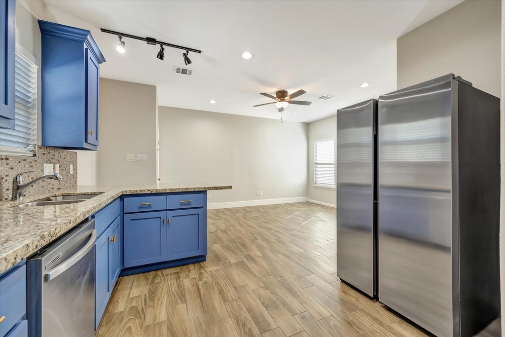 904 W Sealy - Photo 7