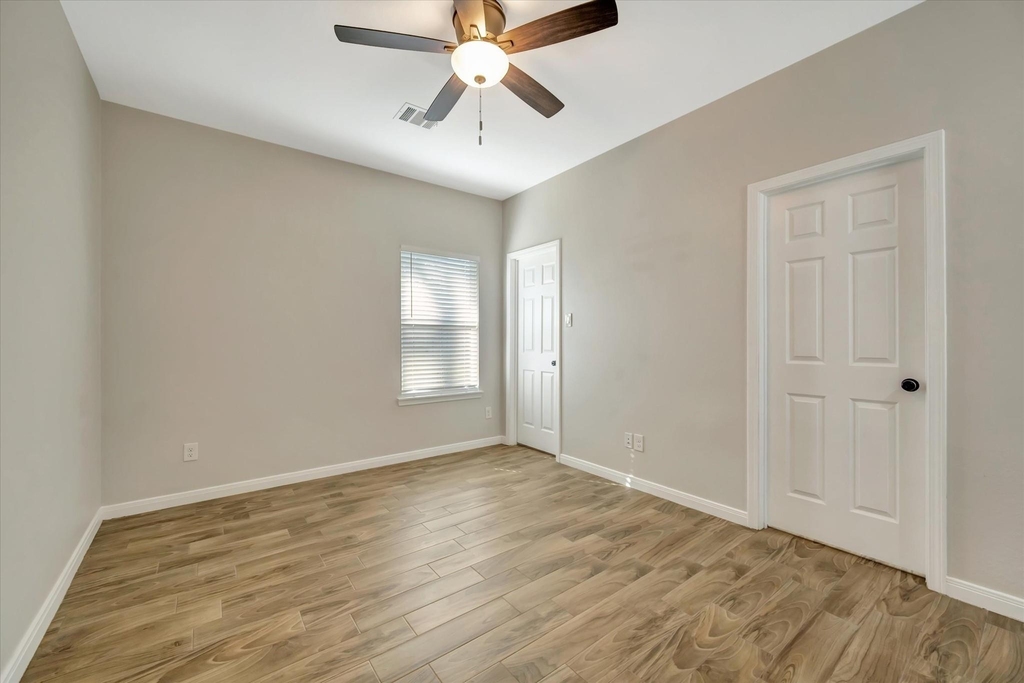 904 W Sealy - Photo 11