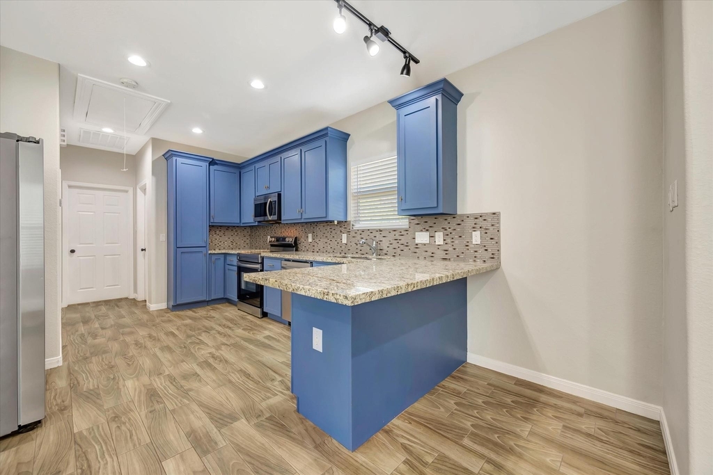 904 W Sealy - Photo 5