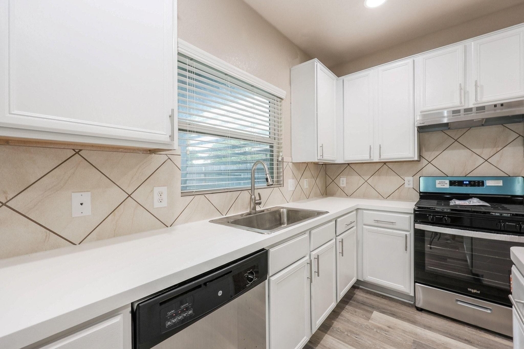 8115 Redbud Point Lane - Photo 5