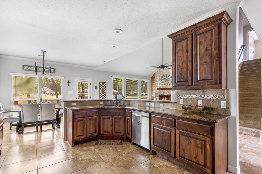 1922 Shark Court - Photo 15